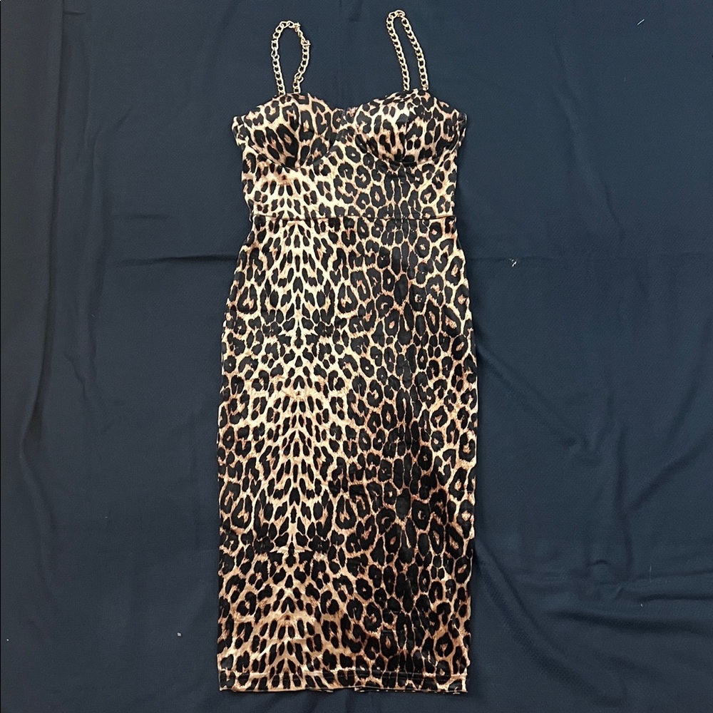 Chic Leopard Print Midi Dress with Chain Straps